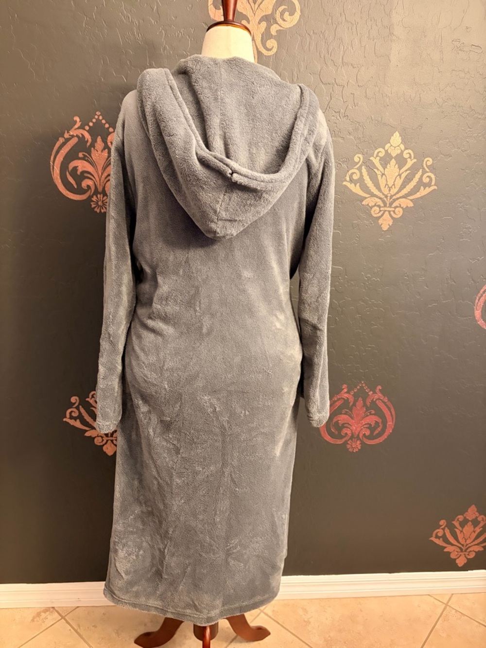 Bath & Body Works Plush Hooded Robe - Gray - Picture 2 of 3